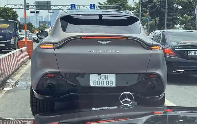 Aston Martin DBX mau Satin Solar hon 16 ty ve tay dai gia Ha Noi-Hinh-3
