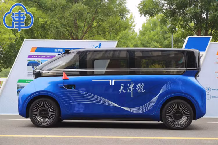 Theo các báo cáo tại hội nghị, Tianjin của Trung Quốc vận hành hoàn toàn bằng năng lượng mặt trời và không sử dụng nhiên liệu hóa thạch hoặc các nguồn điện bên ngoài. Chiếc xe có kích thước nhỏ gọn, các thông số chiều dài x rộng x cao lần lượt là 4.080 mm, 1.770 mm và 1.811 mm, chiều dài cơ sở 2.850 mm và trọng lượng 1.020 kg.