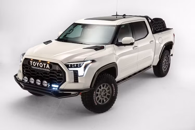 Trong cuộc cạnh tranh với Ford F-150 Raptor, RAM là thương hiệu đầu tiên đứng ra với chiếc TRX và Chevrolet tiếp bước với chiếc Silverado ZR2 2022. Giờ đây, một số tin đồn đang cho thấy rằng Toyota rất có thể sẽ tham gia vào cuộc chạy đua này với một chiếc bán tải hạng nặng dựa trên Toyota Tundra TRD Pro mới.