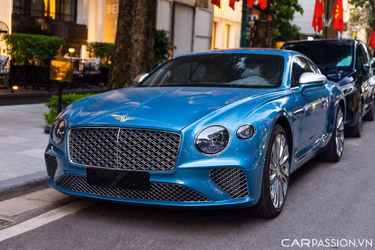 Mẫu xe siêu sang Bentley Continental GT Mulliner hàng thửa là phiên bản cao cấp bậc nhất của dòng xe với nhiều chi tiết thủ công tinh xảo bởi bộ phận cá nhân hoá của Bentley.