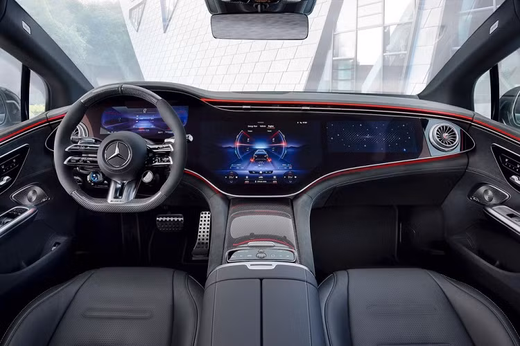 Ngoài ra, Mercedes-AMG EQE 2023 còn có các chế độ lái như Sport, Sport+, Comfort, Race Start và Slippery. Bên cạnh đó là tính năng Eco Charging giúp tăng tuổi thọ của pin, chế độ vận hành chỉ dùng 1 bàn đạp, hệ thống giả âm thanh động cơ, hệ thống đánh lái cầu sau và hệ thống treo khí nén AMG Ride Control+ với giảm xóc thích ứng.