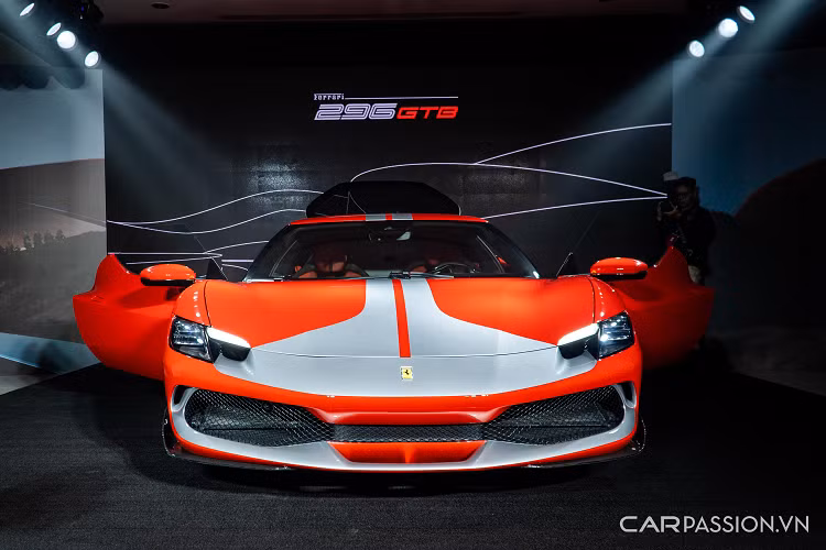 Sieu xe hybrid Ferrari 296 GTB tai Viet Nam gia tu 21 ty dong