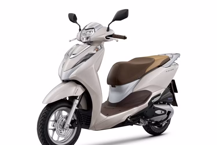 Sau khi chính thức ra mắt thị trường Việt Nam vào tháng 12/2021, mẫu xe ga Honda Lead 2022 mới tiếp tục được giới thiệu tại thị trường Thái Lan với giá khởi điểm 58.500 Baht, tương đương khoảng 39,5 triệu đồng.