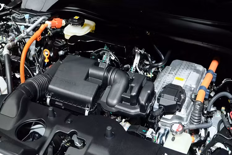 Về động cơ, hiện chưa rõ Honda HR-V 2022 tại Việt Nam sẽ sử dụng động cơ nào. Khi mà ở Thái Lan, tất cả phiên bản đều sử dụng động cơ 4cyl thẳng hàng, dung tích 1.5L, chu trình Atkinson, mã động cơ LEB-MMD cho công suất tối đa 105 mã lực tại 6.000 - 6.400 vòng/phút và mô men xoắn cực đại 127Nm tại 4.500 - 5000 vòng/phút.