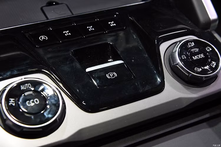 Nhờ đó, xe có công suất tối đa 160 kW (khoảng 217 mã lực) và mô-men xoắn cực đại 500 Nm.