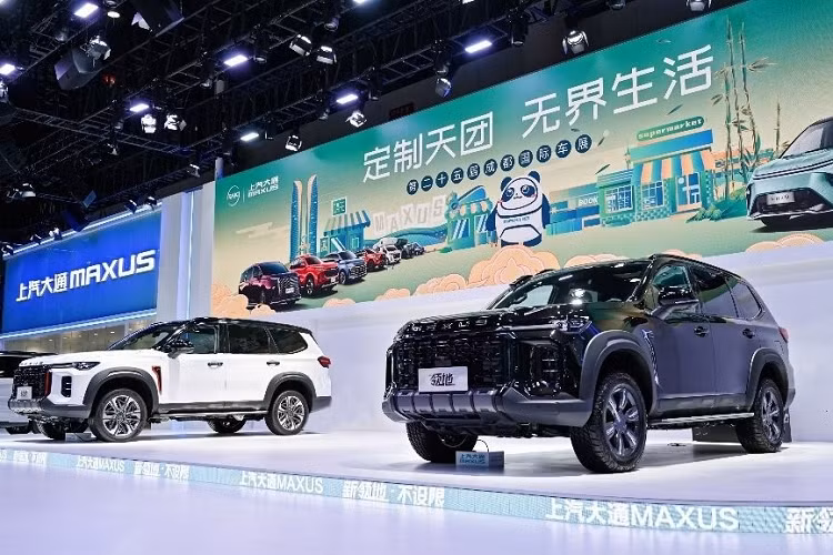 Tại triển lãm Ô tô Thành Đô 2022 hiện đang diễn ra tại Trung Quốc, thương hiệu con MAXUS của hãng SAIC đã vén màn một mẫu SUV mới mang tên Territory. Cái tên này khiến nhiều người liên tưởng đến Ford Territory 2023 tại Việt Nam sẽ ra mắt trong tháng sau.