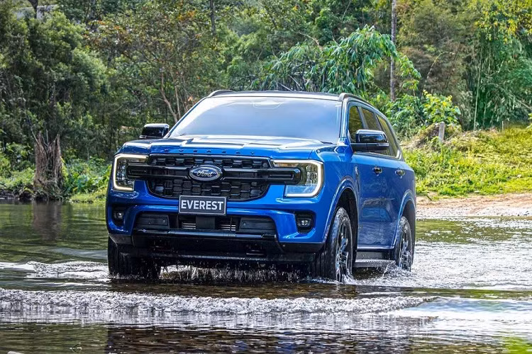 Ford Everest 2022 ra mat Thai Lan thang 3 nay, cho ve Viet Nam