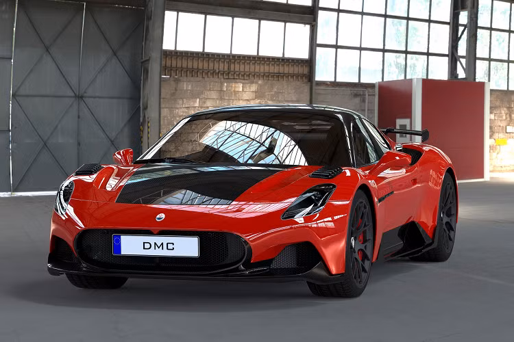 Gói nâng cấp này được thiết kế để dành cho mẫu xe Maserati MC20 2022 mới - Mẫu xe thể thao có thiết kế thanh lịch đến từ thương hiệu Ý. Maserati MC20 sau khi qua tay hãng độ DMC sở hữu diện mạo ấn tượng hơn, thể thao hơn đáng kể so với mẫu xe nguyên bản.
