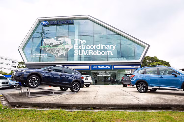 Khoang lái của Subaru Forester 2023 hiện đại hơn với đèn LED nội thất, trong khi khoang hành lý có thêm móc cài trên phía sau, tăng thêm sự tiện dụng và thuận tiện khi kết hợp với 4 móc cài phía dưới để xếp dỡ hành lý chắc chắn hơn.
