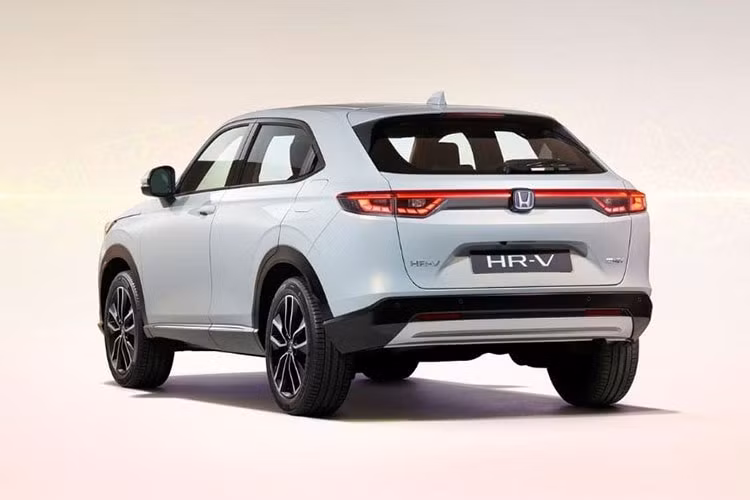Theo tài liệu rò rỉ, giá xe Honda HR-V 1.5T RS CVT 2022 tại Indonesia khởi điểm từ 303 triệu Rupiah (khoảng 476 triệu đồng). Con số tương ứng của bản 1.5L S CVT là 225 triệu Rupiah (354 triệu đồng), bản 1.5L E CVT là 243 triệu Rupiah (382 triệu đồng) và bản 1.5L SE CVT là 255 triệu Rupiah (401 triệu đồng).