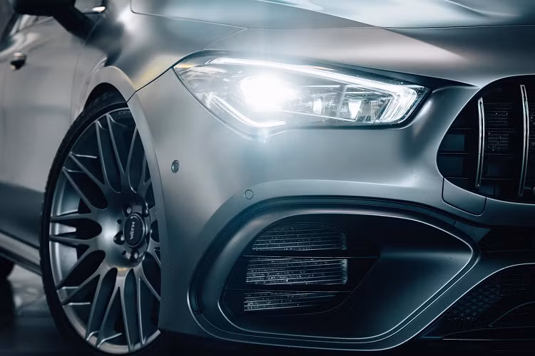 VATH độ Mercedes-AMG CLA 45 S Shooting Brake một hệ thống ống xả mới với khả năng xả khí thải được tối ưu hóa và phần mềm được sửa đổi để đẩy công suất của chiếc xe nhỏ lên 483 mã lực.