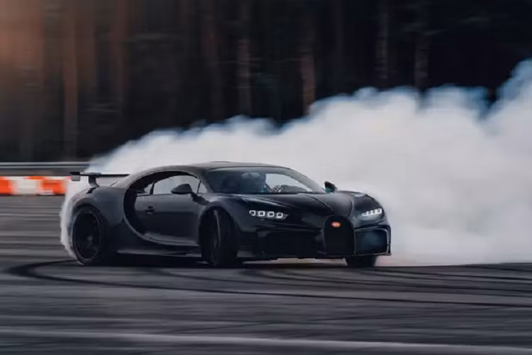 Là một trong những siêu xe nhanh nhất Thế Giới, Bugatti Chiron Pur Sport mới là biến thể được chế tạo để tập trung vào đường đua của Chiron.