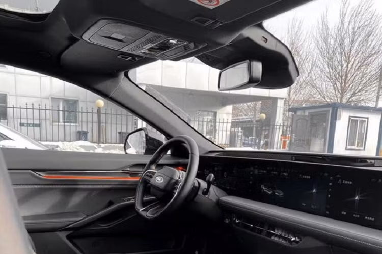 Dự kiến, xe sẽ bắt đầu được bán ra tại Trung Quốc vào tháng 3 năm nay. Hiện giá xe Ford Mondeo 2022 mới chưa được công bố nhưng có thể sẽ khởi điểm từ 200.000 Nhân dân tệ (khoảng 700 triệu đồng).