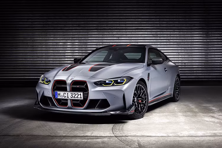 Chỉ có 1.000 chiếc BMW M4 CSL 2023 được sản xuất, đây là một sản phẩm được giới thiệu vào thời điểm kỷ niệm 50 năm thành lập của thương hiệu hiệu suất cao - M. Mức giá xe BMW M4 CSL 2023 vào khoảng 140.895 USD.
