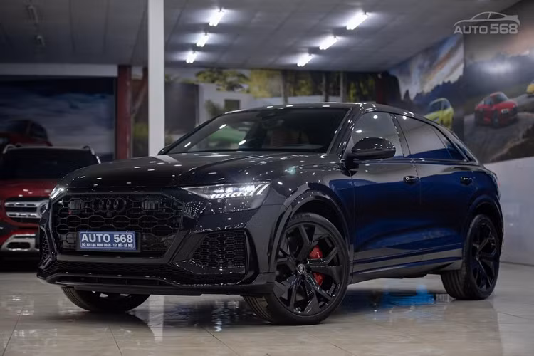 Tuy nhiên, trên RS Q8, khối động cơ tăng áp kép V8 4.0L chỉ cho ra 591 mã lực và và 800 Nm mô-men xoắn, thấp hơn 50 mã lực và 50 Nm so với Urus.