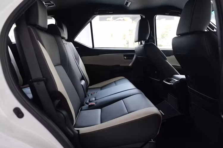 Hiện tại, Toyota Thái Lan chưa công bố giá xe Toyota Fortuner Legender 60th Anniversary và các dòng xe khác. Chi tiết về giá bán cho từng dòng xe sẽ được Toyota Thái Lan sớm công bố vào đầu tháng 6 năm nay.