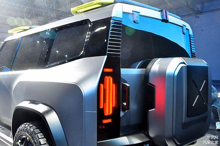 Tuy nhiên, theo đại diện thương hiệu xe Trung Quốc này cho biết - mẫu xe SUV Jetour T-X địa hình mới này sẽ sử dụng nền tảng gầm bệ Kunlun hoàn toàn mới do Chery phát triển, đi kèm hệ truyền động plug-in hybrid “Kunpeng”.