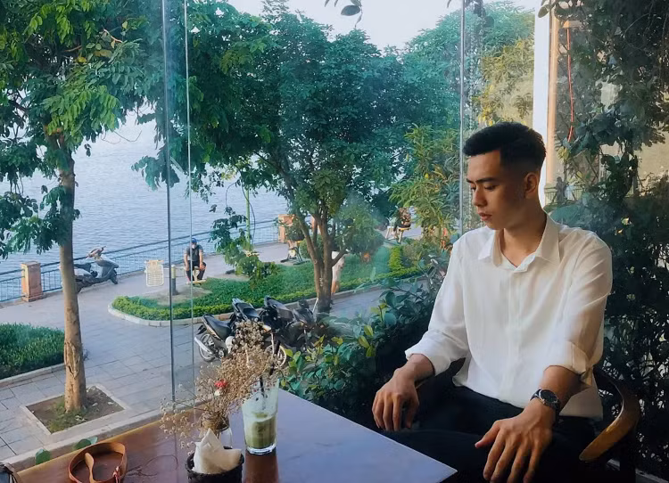 'Hot boy tình nguyện' 1m87 chiếm sóng tại kỳ thi lớp 10: 'Bỏ khẩu trang ra trông mình khác lắm' - Hình 5 'Hot boy tinh nguyen' 1m87 chiem song tai ky thi lop 10: 'Bo khau trang ra trong minh khac lam'-Hinh-5