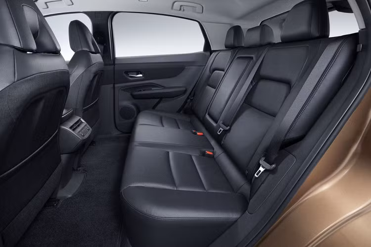 Các kỹ sư của Nissan tại Trung tâm Kỹ thuật Atsugi, Nhật Bản nhờ dữ liệu thu thập từ các bài thử trên tiếp tục tối ưu kết cấu thân và gầm xe để hấp thụ lực tốt nhất.