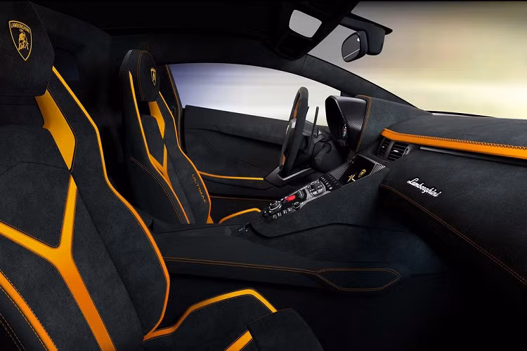 NFT đầu tiên trên thế giới của Lamborghini sẽ được đấu giá chung với chiếc siêu xe thực tế. Lamborghini, Krista Kim và Steve Aoki, những người dẫn đầu trong lĩnh vực của mình sẽ cùng nhau định hình chiếc xe, cũng như sự kết nối giữa thế giới thực và ảo. Buổi đấu giá trực tuyến sẽ được chủ trì bởi RM Sotheby’s, nhà đấu giá xe hơi hàng đầu thế giới.