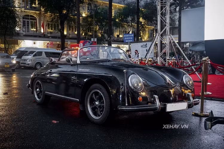 Porsche đã sử dụng loại động cơ mà họ dùng cho chiếc Volkswagen Beetle để lắp trên 356A. Đó là cỗ máy bốn xi-lanh làm mát bằng gió