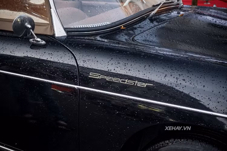 Cả Việt Nam chỉ có trên dưới 2 chiếc Porsche 356A Speedster siêu hiếm này, không rõ giá xe nhưng mẫu xe cổ này luôn được coi là một di sản quý giá trong giới mê xe bởi thiết kế đặc biệt và ý nghĩa lịch sử của chiếc xe.