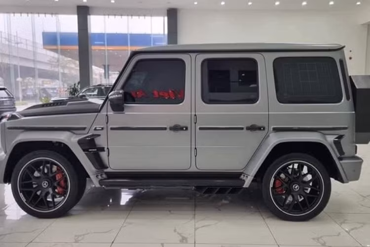 Ở dạng nguyên bản, xe được trang bị động cơ tăng áp kép V8 4.0L sản sinh công suất 577 mã lực và 850Nm mô-men xoắn cực đại ở dạng nguyên bản. Nếu được độ "full gói G800 Brabus" thì khối động cơ trên G63 sẽ được tinh chỉnh để cho ra sức mạnh lên đến 789 mã lực và 1.000Nm mô-men xoắn cực đại, giúp "vua địa hình" tăng tốc từ 0 - 100 km/h chỉ trong 4,1 giây, trước khi cán tốc độ tối đa ở 240 km/h.