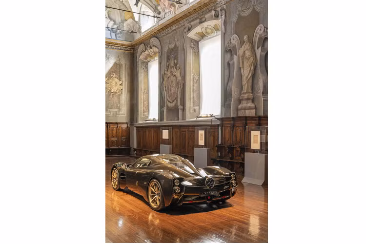 Horacio Pagani, nhà sáng lập Pagani Automobili, cho biết: “Buổi giới thiệu chiếc xe mới của chúng tôi trong khung cảnh đặc biệt của Bảo tàng Khoa học &amp; Công nghệ Quốc gia ở Milan có một ý nghĩa đặc biệt.