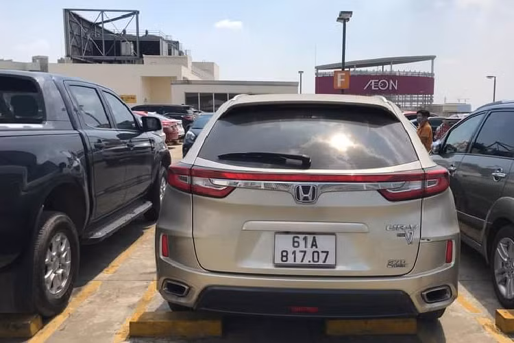 Ở thời điểm ra mắt, giá xe Honda UR-V có mức bán dao động từ 246.800-329.800 nhân dân tệ tại Trung Quốc (tương đương 814 triệu - 1,088 tỷ đồng). Hiện Honda UR-V đã có phiên bản nâng cấp giữa vòng đời.