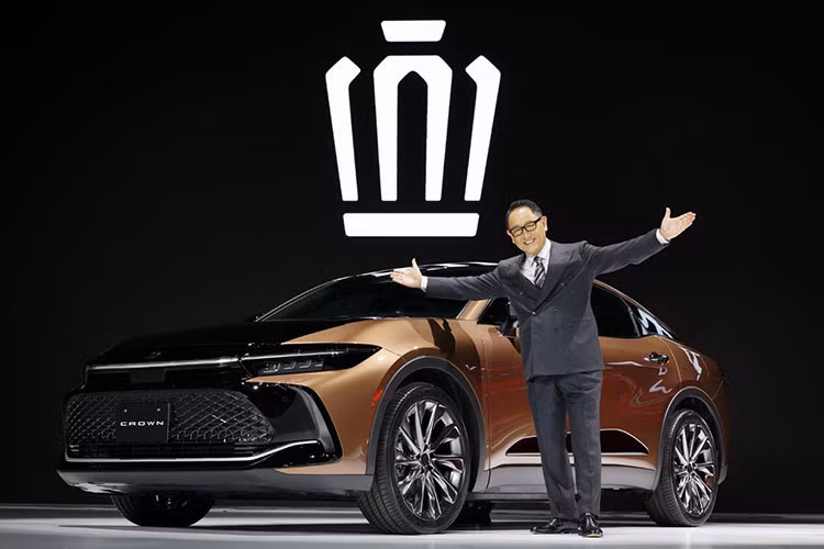 Toyota Crown Crossover tu 717 trieu dong bi che xau, van 