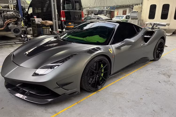 Sức mạnh mới giúp Ferrari 488 GTB độ Misha Designs chỉ mất 3 giây để chạy nước rút từ 0 - 100 km/h, trước khi cán tốc độ tối đa 330 km/h. Hệ thống ống xả của "siêu ngựa" cũng được nâng cấp. Không rõ chi phí chính xác giá của gói độ Misha Designs trên Ferrari 488 GTB là bao nhiêu nhưng dân mê xe cho rằng nó phải lên đến vài tỷ đồng.