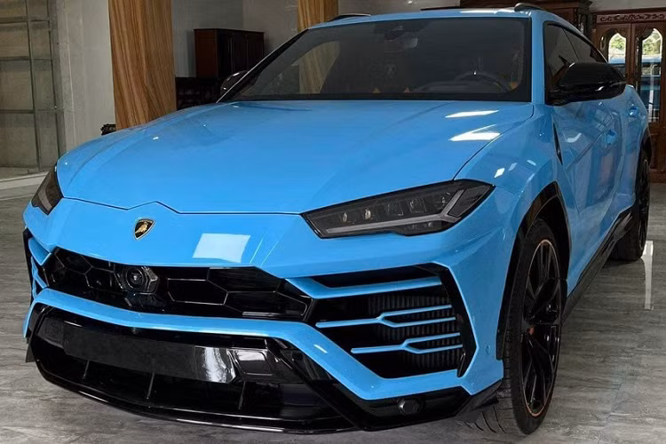 Xe được trang bị động cơ xăng V8, tăng áp kép, dung tích 4.0 lít, sản sinh công suất tối đa 641 mã lực và mô-men xoắn cực đại 850 Nm, sức mạnh này kết hợp cùng hộp số tự động 8 cấp và hệ dẫn động 4 bánh, nhờ đó nó có thể tăng tốc từ vị trí xuất phát lên 100 km/h trong 3,6 giây trước khi đạt vận tốc tối đa 305 km/h. Xe có đến 6 chế độ lái khác nhau như Strada (đường phố), Sport (thể thao) và Corsa (đường đua), Sabbia (đường cát), Terra (việt dã) và Neve (tuyết).