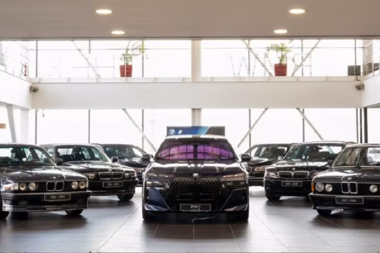 Bay the he BMW 7-Series lan dau tien “xep hinh” tai Rumani