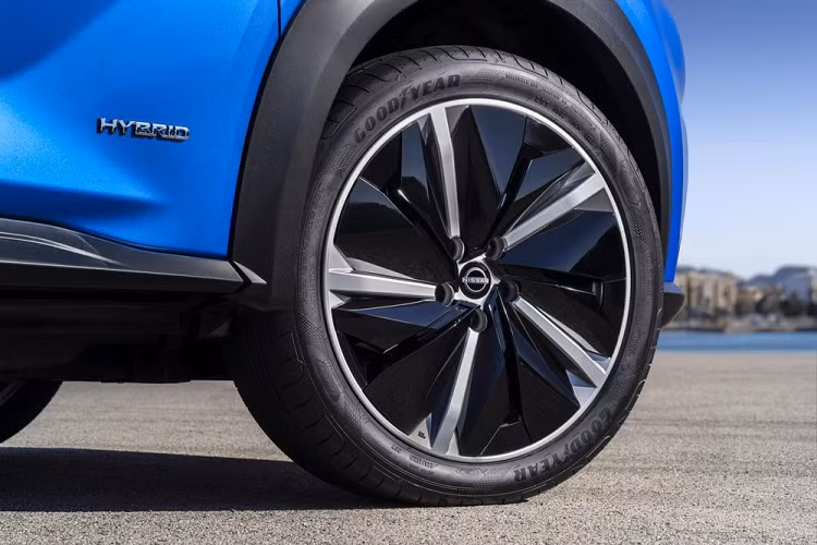 Hiện hãng Nissan chưa công bố công suất tổng cộng của Juke Hybrid 2022. Chỉ biết rằng, mẫu xe này sẽ có công suất tổng cộng tăng 25% so với phiên bản dùng động cơ xăng tăng áp 1.0L của Nissan Juke đồng thời giảm 20% lượng nhiên liệu tiêu thụ trên đường hỗn hợp. Theo thông tin ban đầu, Nissan Juke Hybrid 2022 sẽ có lượng xăng tiêu thụ chỉ 5,2 lít/100 km.