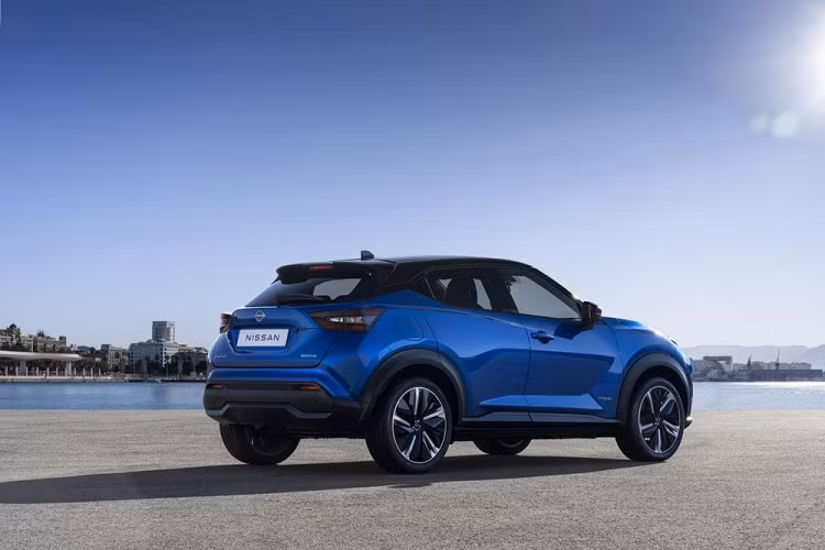 Hiện giá xe Nissan Juke Hybrid 2022 vẫn chưa được công bố. Tuy nhiên, xe dự kiến sẽ có giá cao hơn Nissan Juke bản thường. Tại thị trường châu Âu, Nissan Juke hiện là mẫu xe bán khá chạy. Trong năm 2021, đây chính là một trong những mẫu SUV ăn khách nhất ở thị trường này.