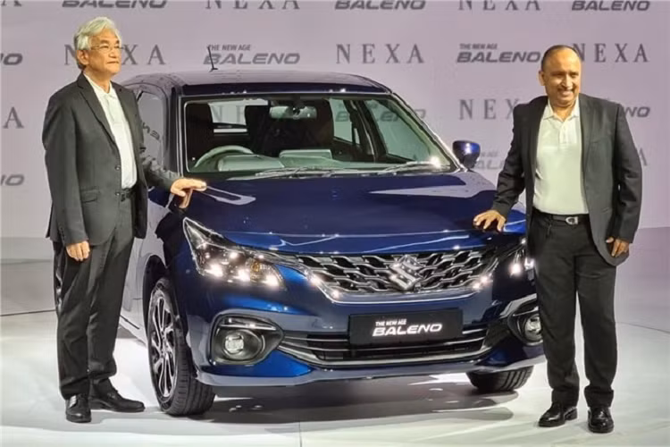 Suzuki đã chính thức giới thiệu Baleno thế hệ mới tại thị trường Ấn Độ. Được biết, đây là 1 trong 7 mẫu xe mới và nâng cấp mà liên doanh Maruti Suzuki sẽ ra mắt tại thị trường này. Tại thị trường Ấn Độ, Suzuki Baleno 2022 mới được chia thành tổng cộng 4 bản trang bị, bao gồm Sigma, Delta, Zeta và Alpha. Giá xe Suzuki Baleno 2022 dao động từ 635.000 - 949.000 Rupee (khoảng 193 - 289 triệu đồng).