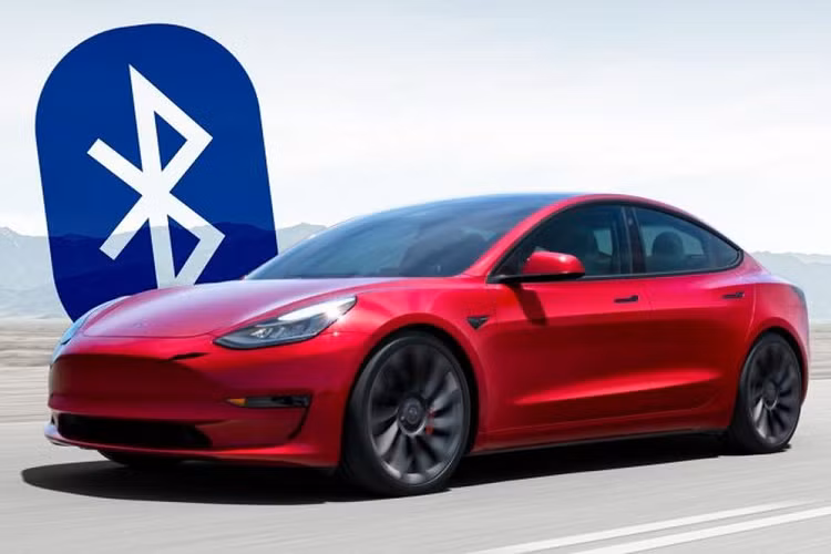Theo đó, lỗ hổng bảo mật xe Tesla được phát hiện bởi Josep Pi Rodriguez – Chuyên gia bảo mật của IOActive (Mỹ). Ông cho biết vấn đề bắt nguồn từ công nghệ chìa khóa NFC (kết nối trường gần) của Tesla. Để có thể mở khoá xe, đòi hỏi phải có 2 người cùng nhau hợp lực và thực hiện cùng một lúc. 