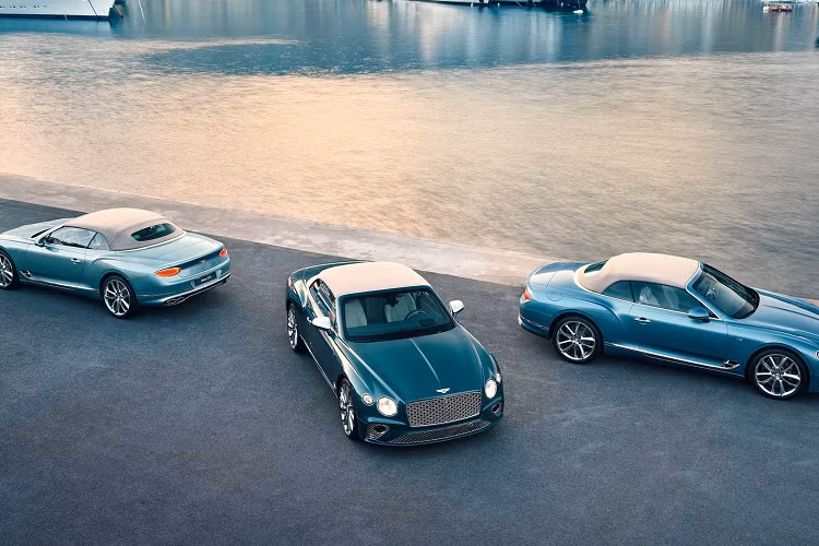 Mulliner cung cấp 3 cấp độ tùy chỉnh bắt đầu với Bentley Configurator. Tại đây, Curated by Mulliner cung cấp xe hơi và các tính năng trực tuyến. Cấp độ cá nhân hóa thứ hai được gọi là Mulliner Bespoke, chỉ có sẵn thông qua các nhà bán lẻ như Riviera Collection. Cấp độ cuối cùng là Mulliner Coachbuilt, chế tạo các mô hình đặt riêng bespoke tương tự như Batur - chiếc xe sản xuất giới hạn.