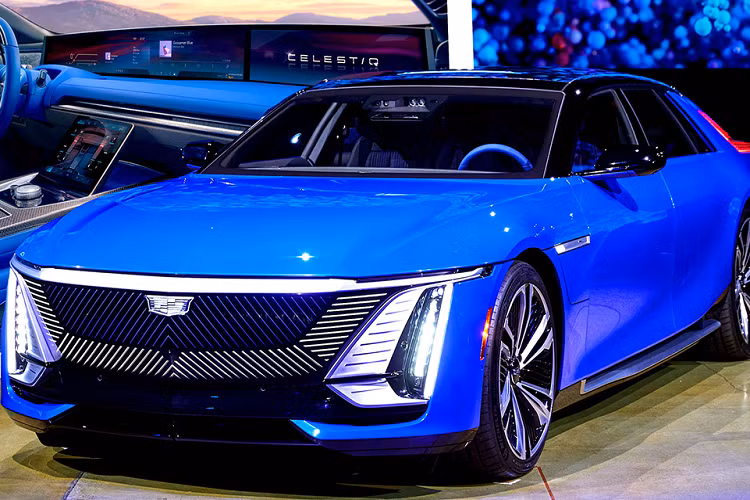 Trong một cuộc phỏng vấn với tờ Autoline, Giám đốc kỹ thuật của Cadillac, ông Tony Roma cho biết danh sách khách hàng tiềm năng đã rất dài. Lượng đơn đặt trước hiện vượt quá quy mô sản xuất trong vòng 18 tháng của nhà máy.