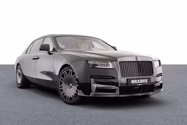 Đây không phải thương hiệu đầu tiên thực hiện một gói nâng cấp dành cho Rolls-Royce Ghost siêu sang thế hệ mới nhưng cũng không thể phủ nhận về sự hấp dẫn mà tác phẩm của Brabus đem lại. Thương hiệu đã kết hợp thành công giữa diện mạo sang trọng cùng một số chi tiết carbon giúp chiếc xe trở nên dữ dằn hơn.