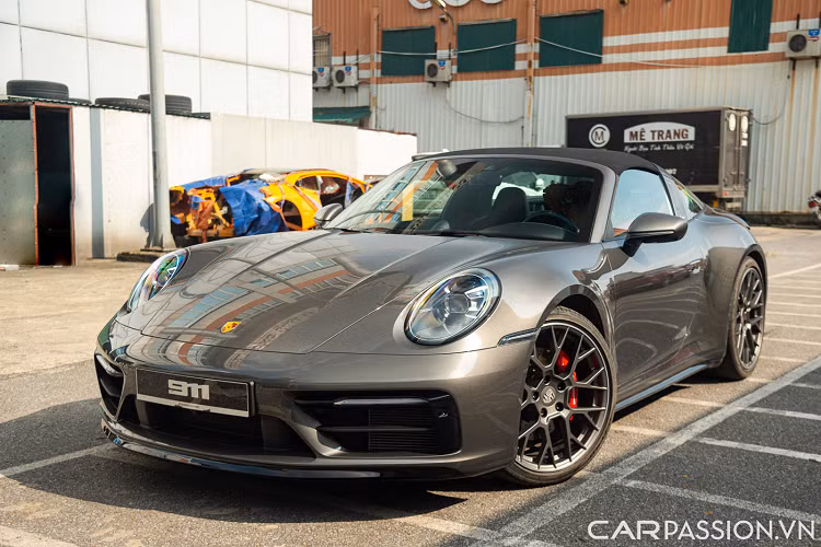 Mực dù ở thời điểm hiện tại, việc đặt mua một chiếc Porsche 911 Targa 4S mui trần theo diện chính hãng gặp phải một rào cản lớn nhất chính là thời gian đợi chờ xe khá dài do lượng đơn đặt hàng quá lớn.