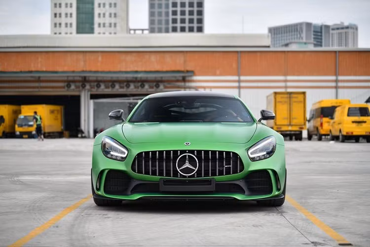 Mercedes-AMG GT R hon 11 ty ve Viet Nam voi mau son “huyen thoai“