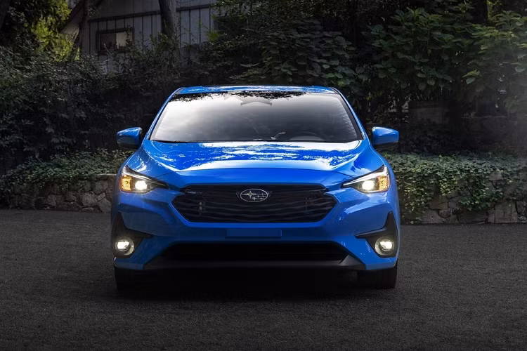  8 Subaru Impreza Subaru Impreza là chiếc xe ôtô có cấu hình AWD rẻ nhất cho năm 2023. Với hệ thống AWD đối xứng, việc lái xe vào mùa đông thật thú vị. Cung cấp sức mạnh cho chiếc sedan Impreza cơ bản là động cơ 4 xi-lanh 2.0 lít hiệu quả cao, cung cấp công suất 152 mã lực và mô-men xoắn 145 lb-ft. Mức giá xe Impreza mới có mức khởi điểm từ 19.795 USD.