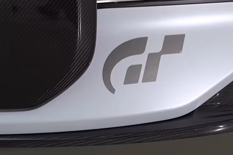 Mẫu Porsche Vision GT kịch độc này đã được công bố vào cuối năm ngoái trước khi “Gran Turismo 7” ra mắt, và giờ đây, các fan hâm mộ cuối cùng cũng có cơ hội lái nó.