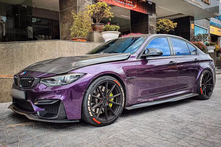 Số lượng BMW M3 LCI tại Việt Nam hiện chỉ “đếm trên đầu ngón tay”, và chiếc BMW M3 LCI màu tím độc nhất vô nhị mới bị bắt gặp trên đường phố Sài Gòn là một trong số đó.