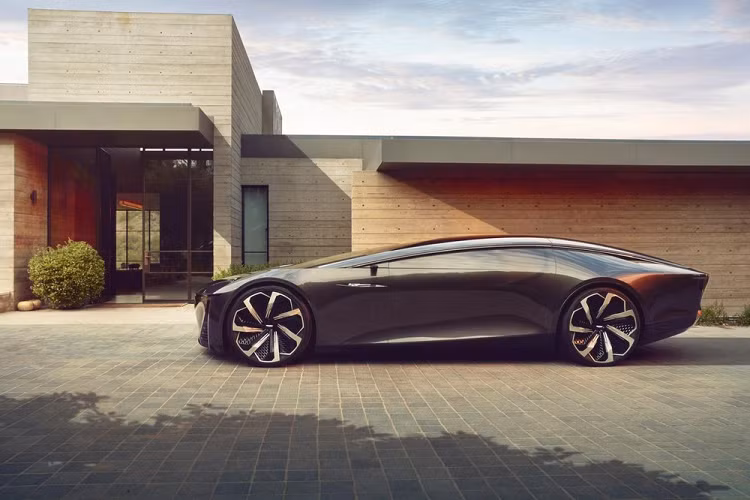 Vì là một mẫu xe thuần chất concept, thương hiệu xe sang Cadillac không đề cập những chi tiết hiệu suất cụ thể của InnerSpace, và mọi người cũng không kỳ vọng nó được đưa vào sản xuất thật tế. Mẫu xe đẹp đẽ này chỉ đóng vai trò một phép thử để Cadillac khám phá những tiềm năng về công nghệ chạy điện và tự hành.