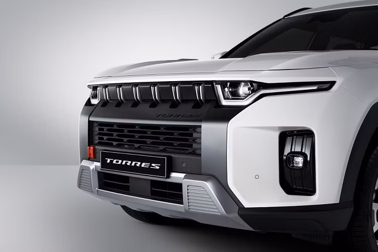 Lượng xăng tiêu thụ trung bình của mẫu SUV hạng C này là 11,2 km/lít (khoảng 8,9 lít/100 km.