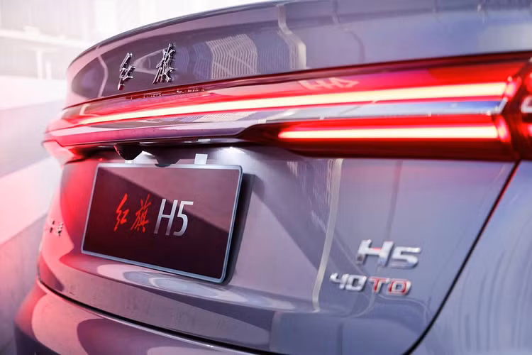 Cuối cùng là hệ truyền động plug-in hybrid (PHEV) với động cơ xăng tăng áp 1.5L và mô-tơ điện, tạo ra công suất tổng cộng 169 mã lực. Hệ truyền động này chỉ tiêu thụ lượng xăng trung bình 5,1 lít/100 km.