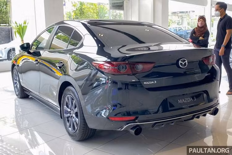 Ngoài một số thay đổi về nội/ngoại thất thì chiếc Mazda3 2022 độ chính hãng này không có gì khác biệt so với các mẫu xe thông thường. Xe vẫn sử dụng động cơ xăng 4 xy-lanh hút khí tự nhiên dung tích 1.5L, sản sinh công suất 118 mã lực và mô-men xoắn cực đại 153 Nm. Động cơ này đi cùng hộp số tự động 6 cấp.