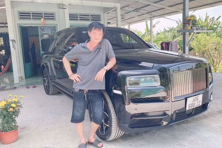 Hiện chưa rõ tay chơi xe này đã bán chiếc SUV siêu sang Rolls-Royce Cullinan Black Badge khi nào, nhưng 1 số người yêu xe xác nhận chiếc Cullinan Black Badge đã về showroom Sài Gòn hơn 4 đến 5 tháng trước và về Hà Nội đã được gần 2 tháng nhưng đến nay, mới được rao bán khá rầm rộ.